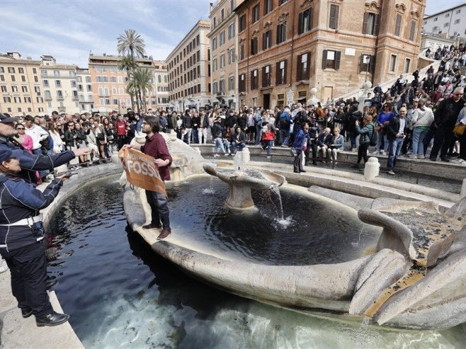 Aktivisti u Rimu (Foto: EPA-EFE/VINCENZO LIVIERI) - 