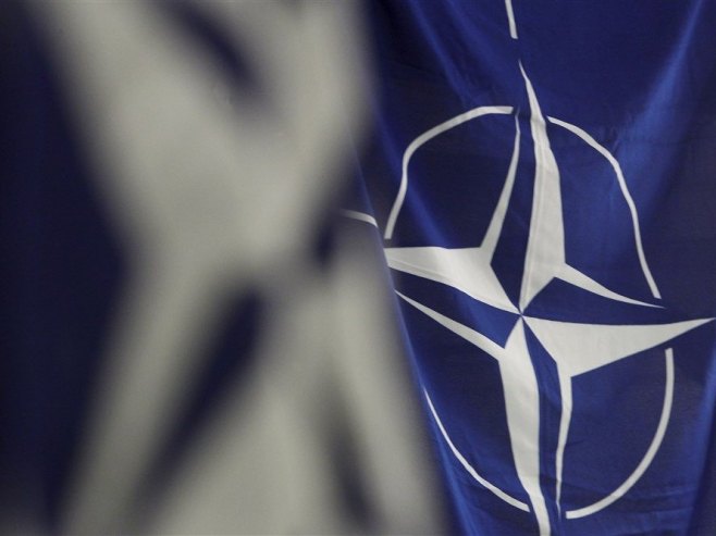 NATO zastava (Foto: EPA-EFE/Toms Kalnins/ilustracija) - 