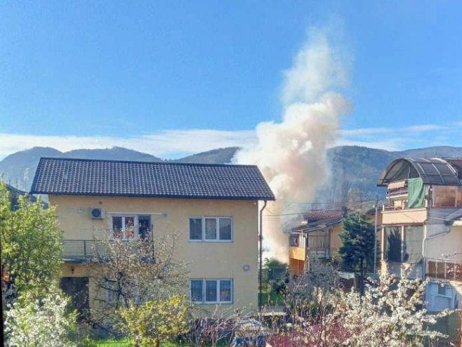 Gori kuća u Boriku - Foto: RTRS