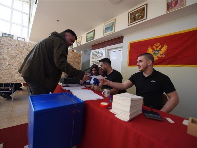 Glasanje u Crnoj Gori (Foto: EPA-EFE/BORIS PEJOVIC) - 