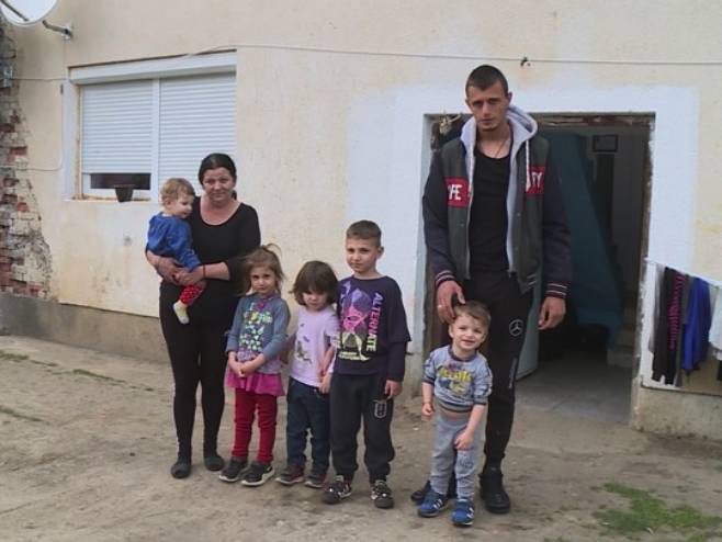 Porodica Štikovac - Foto: RTRS