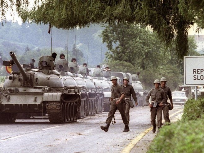 Sukobi u Sloveniji 1991. godine (Foto: EPA/MIKE PERSSON) - 