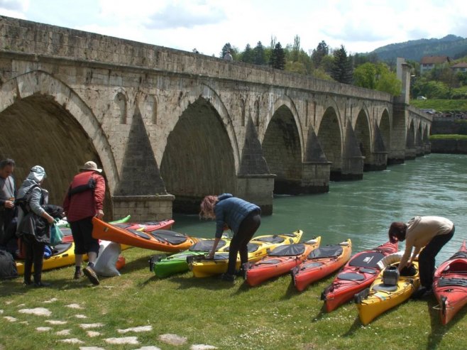 Višegrad: Međunarodna kajak regata Višegrad: Međunarodna kajak regata - Foto: SRNA