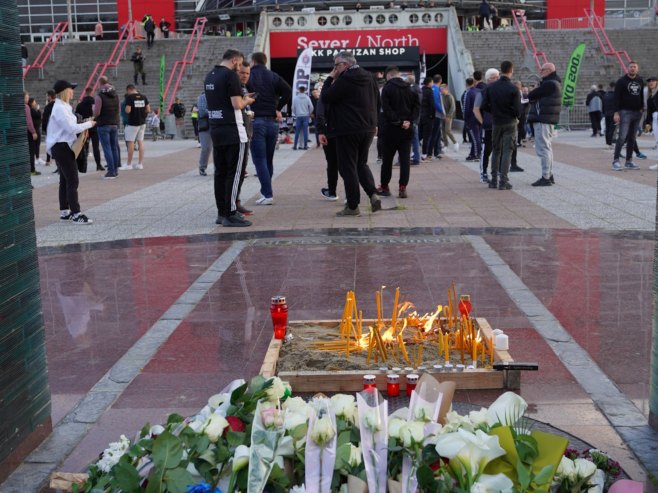 Pomen navijača Partizana (Foto: TANJUG/ MILOŠ MILIVOJEVIĆ) - 