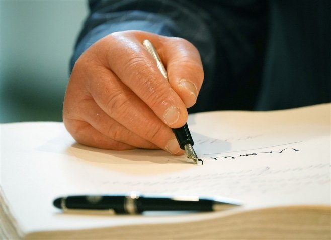 Knjiga (Foto: EPA-EFE/CLEMENS BILAN / POOL/ilustracija) - 