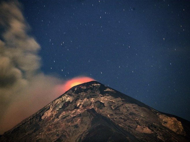 Vulkan u Gvatemali (Foto: EPA-EFE/Esteban Biba) - 