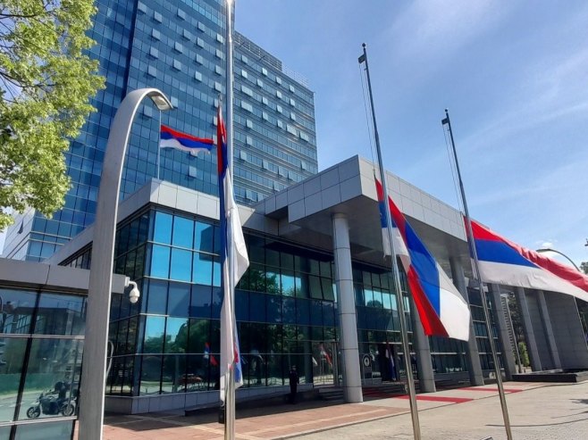 Vlada Republike Srpske - zastave na pola koplja - Foto: RTRS