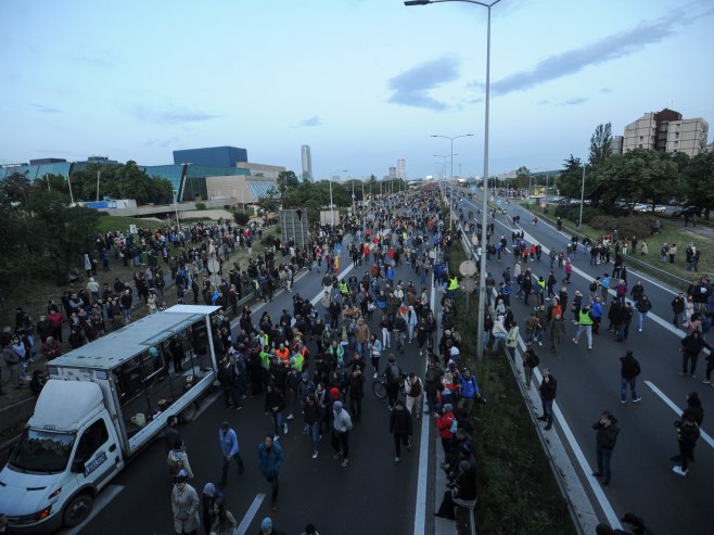 Protest - kraj  (Foto:TANJUG/TARA RADOVANOVIĆ) - 