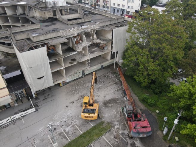 Rušenje Palasa (Foto: B. Zdrinja) Rušenje Palasa (Foto: B. Zdrinja) -