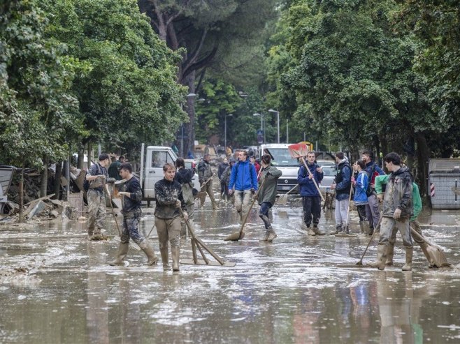 Poplave u Italiji (Foto: EPA-EFE/PASQUALE BOVE) - 