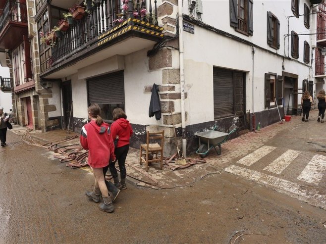 Poplave u Španiji (Foto: EPA-EFE/Villar Lopez) - 