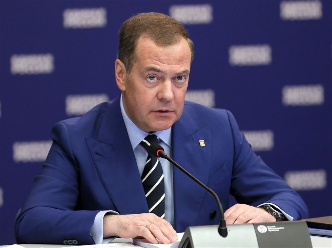 Dmitrij Medvedev (Foto: EPA/EKATERINA SHTUKINA / SPUTNIK / POOL) - 