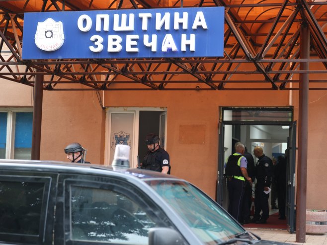 Prostorije u zgradi opštine Zvečan devastirane, radi se na sanaciji štete (FOTO)