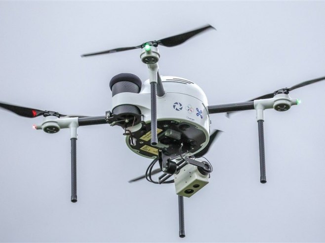 Dron (Foto: ilustracija/EPA-EFE/OLIVIER MATTHYS) - 