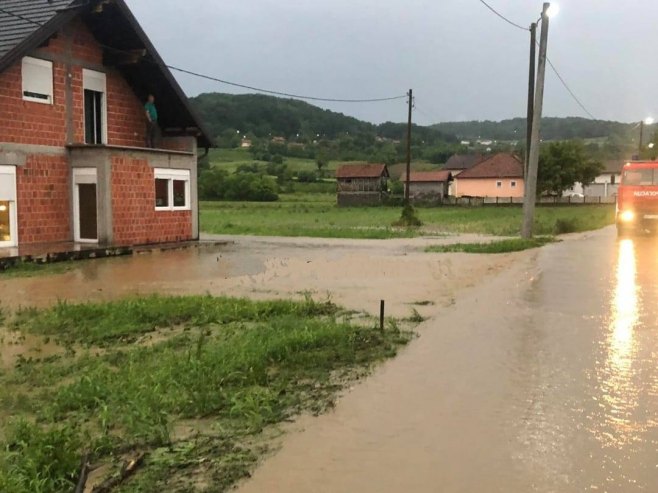Poplave u Ugljeviku (Foto: Vatrogasna jedinica Ugljevik) - 