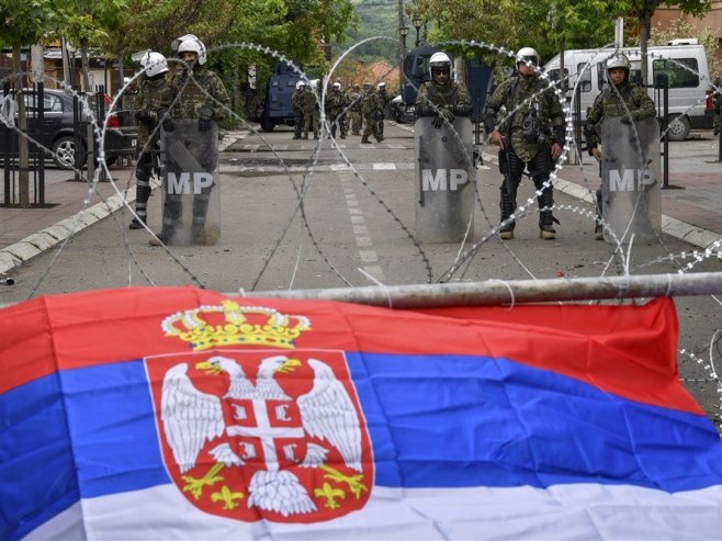 Zvečan (Foto: EPA-EFE/GEORGI LICOVSKI) - 