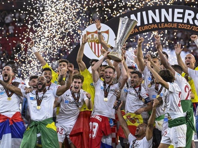 Fudbaleri Sevilje osvojili Ligu Evrope (Foto: EPA-EFE/Tamas Kovacs HUNGARY OUT) - 
