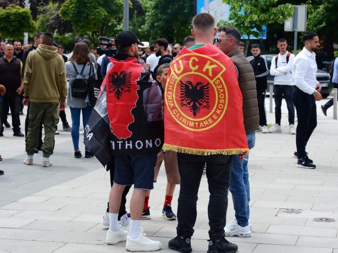 Albanci protestvuju u Kosovskoj Mitrovici (foto: TANJUG / DOPISNIŠTVO KIM) - 