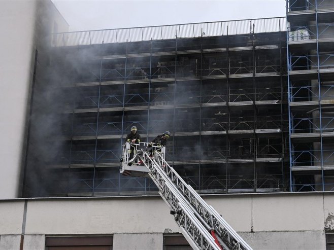 Požar u zgradi u Rimu (Foto: EPA-EFE/RICCARDO ANTIMIANI) - 
