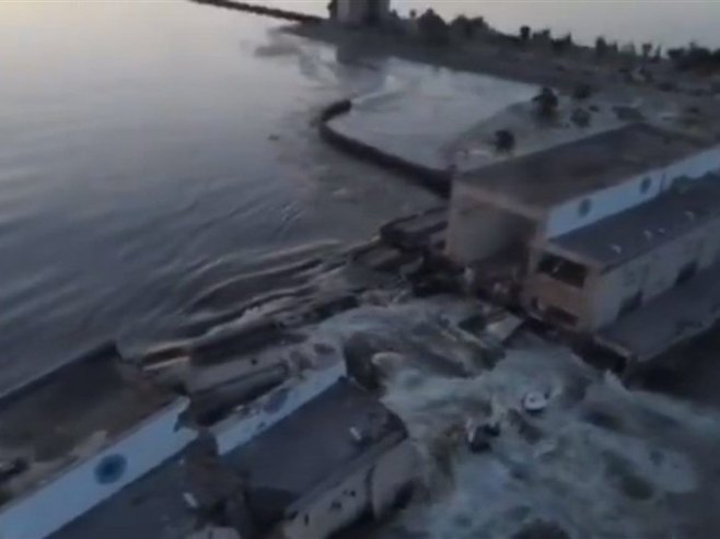 Najmanje 150 metričkih tona nafte iscurilo u Dnjepar nakon eksplozije (VIDEO)