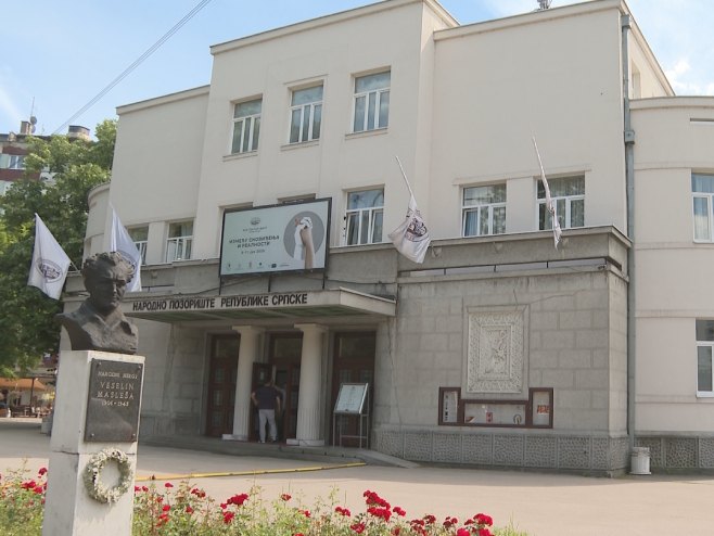 Ko je pozvao Sarajevski ratni teatar na Festival u Banjaluci i zašto na javnoj ustanovi nema trobojke? (VIDEO)