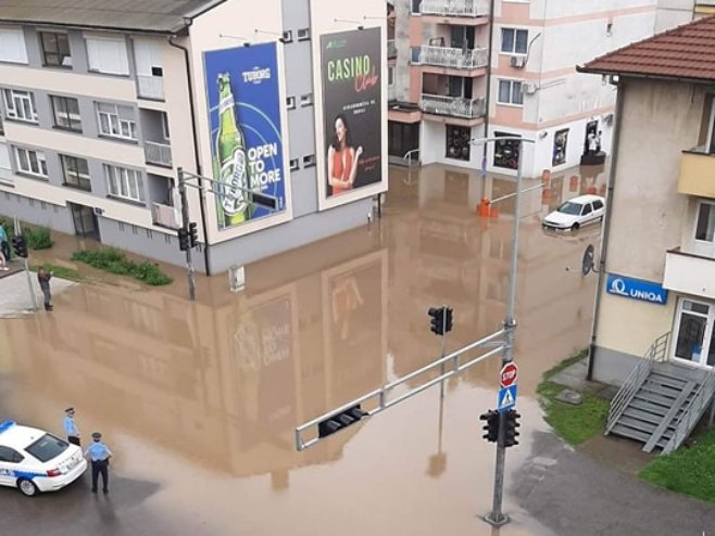 Doboj: Nekoliko ulica pod vodom nakon velikog nevremena (VIDEO)