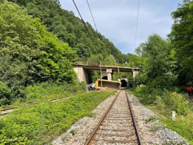 Doboj - prekinut željeznički saobraćaj na dionici pruge Doboj - Maglaj - Foto: SRNA Doboj - prekinut željeznički saobraćaj na dionici pruge Doboj - Maglaj - Foto: SRNA