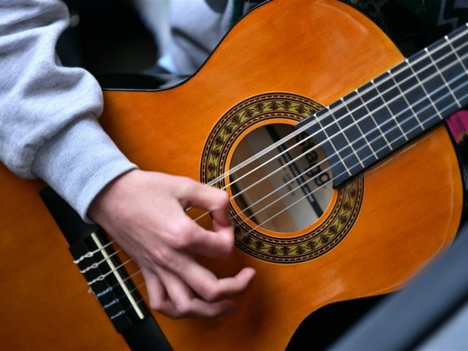 Gitara (Foto: EPA-EFE/Maciej Kulczynski POLAND OUT) - 