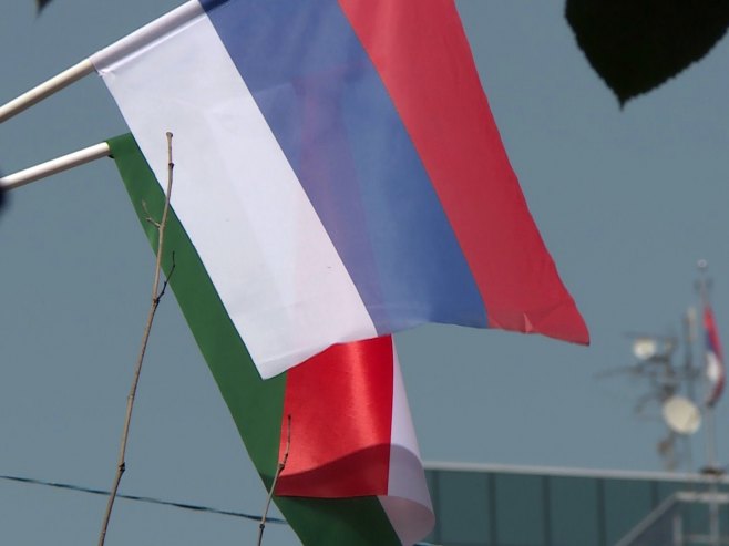Zastave Republike Srpske i Mađarske - Foto: RTRS