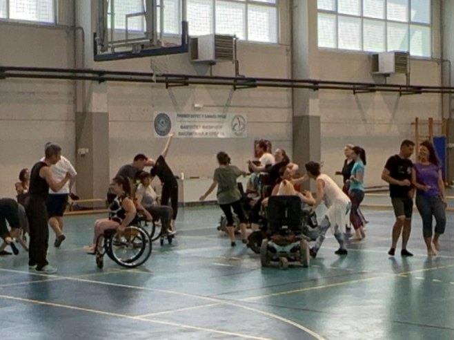 Invaliditet nije prepreka u plesnoj zajednici - Foto: RTRS