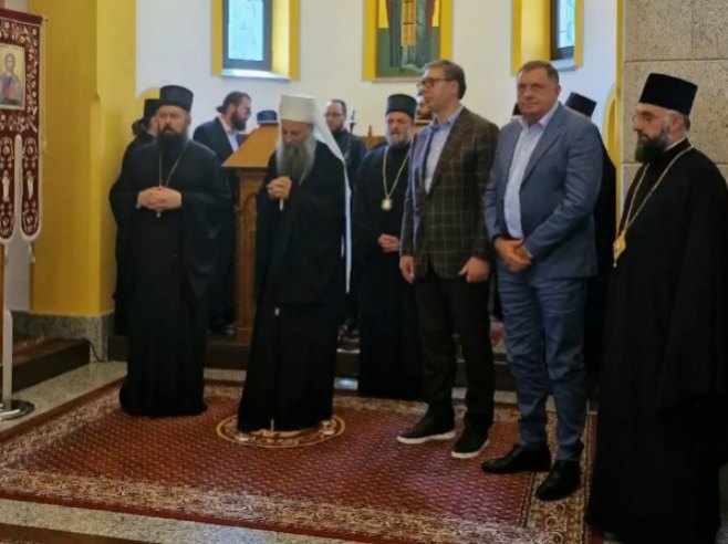 Patrijarh Porfirije, Vučić i Dodik u manastiru Osovica (foto: instagram.com/buducnostsrbijeav) - 