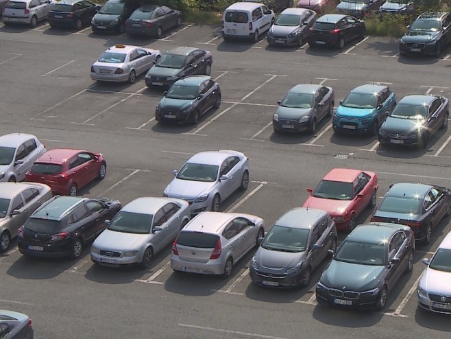 Parking - Foto: RTRS
