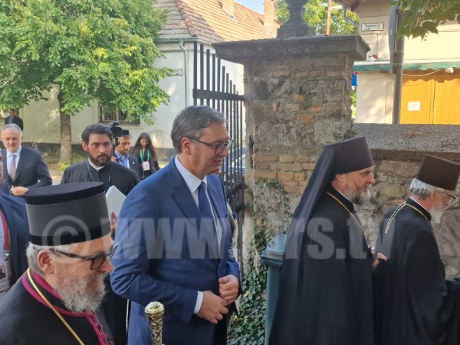 Vučić u Preobraženjskoj crkvi u Sentandreji - Foto: RTRS