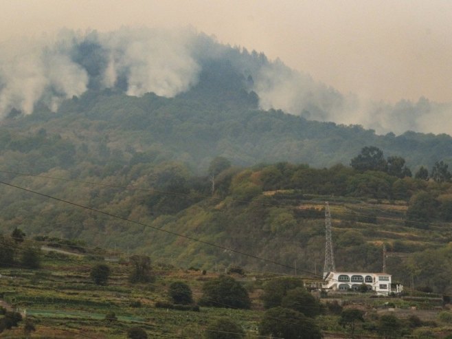 Tenerife - požar (Foto: EPA-EFE/Alberto Valdes) - 