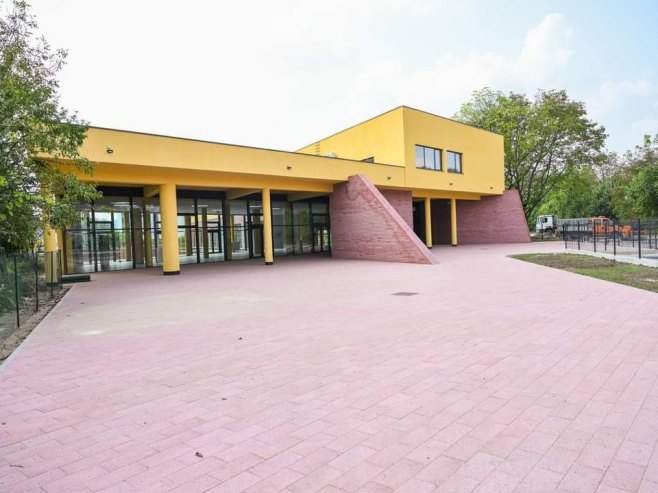 Novoizgrađena škola u naselju Ada (Foto: banjaluka.rs.ba) Novoizgrađena škola u naselju Ada (Foto: banjaluka.rs.ba) -