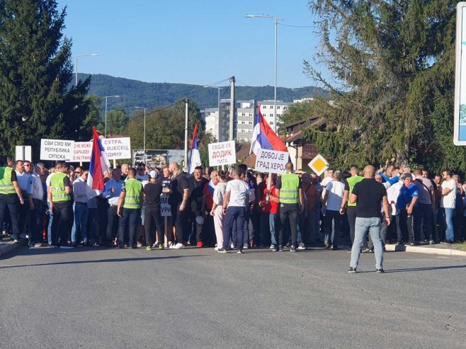 Doboj - mirni protest "Granica postoji" - Foto: RTRS