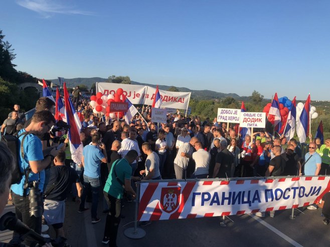 Mirni protest "Granica postoji" - Foto: RTRS