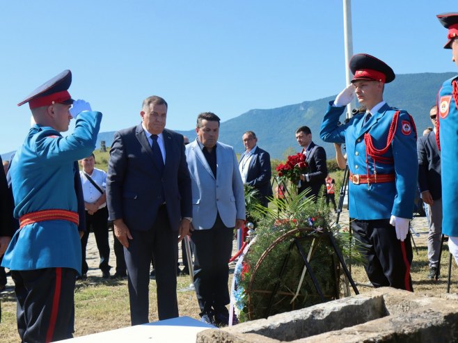 Milorad Dodik i Nenad Stevandić - Foto: predsjednikrs.rs/Borislav Zdrinja