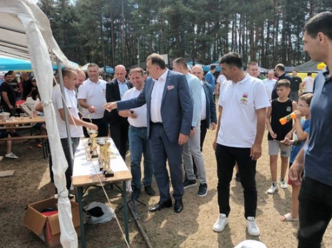 Dodik u Osmacima - Foto: SRNA