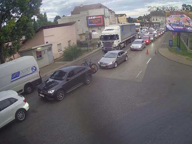 Granični prelaz Gradiška – izlaz iz Srpske (foto: ams-rs.com) - 