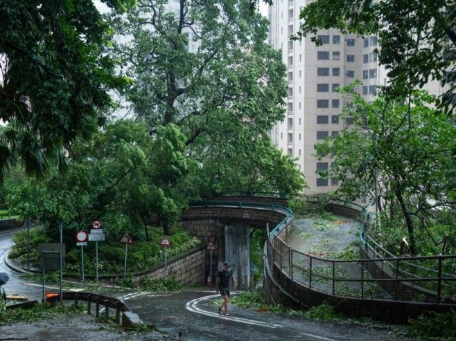 Posljedice tajfuna (Foto: EPA-EFE/Bertha Wang) - 