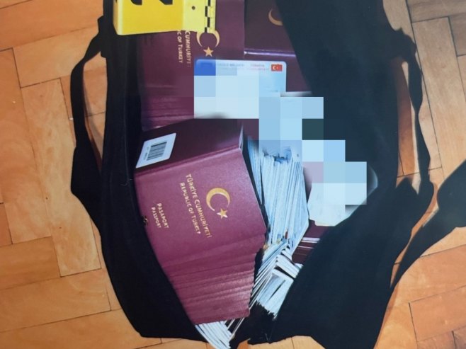 Policija Kantona Sarajevo uhapsila je državljane Iraka, BiH i Turske - Foto: SRNA