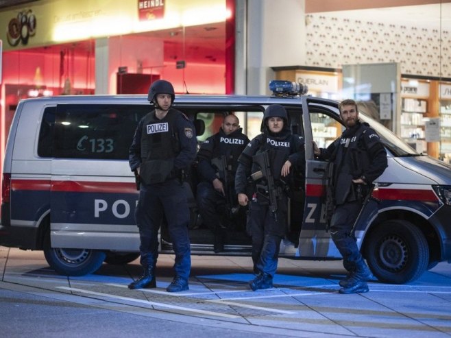 Austrijska policija (Foto: EPA-EFE/CHRISTIAN BRUNA) - 