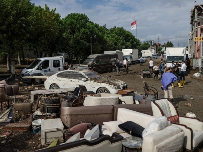 Poplave u Turskoj (Foto:  EPA-EFE/ERDEM SAHIN) - 