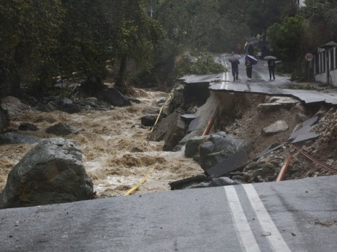 Olujno nevrijeme u Grčkoj (Foto: EPA-EFE/YANNIS KOLESIDIS) Olujno nevrijeme u Grčkoj (Foto: EPA-EFE/YANNIS KOLESIDIS) -