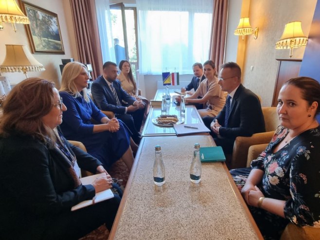 Željka Cvijanović i Peter Sijarto - 