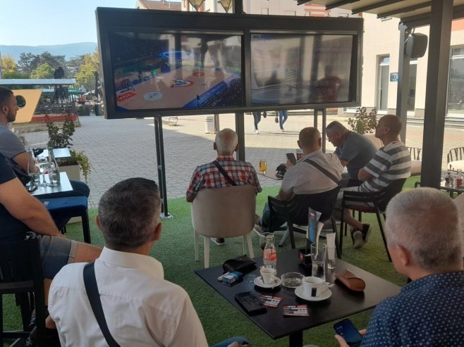 Građani Banjaluke uz Srbiju - Foto: RTRS