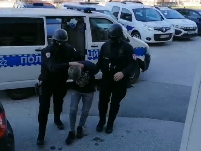 Privođenje osumnjičenog - Foto: RTRS