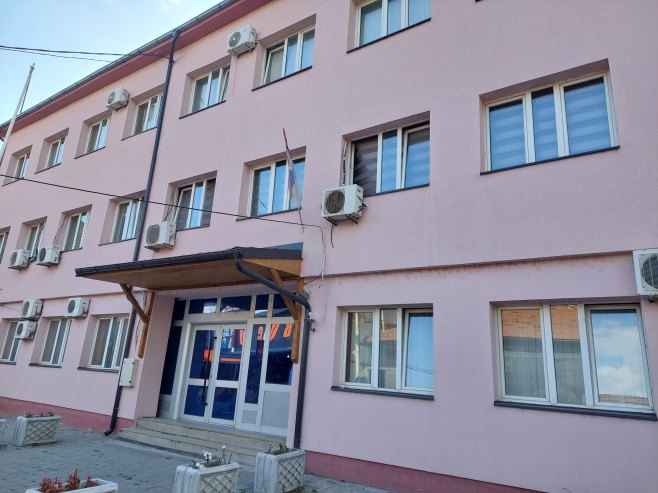 Opštinski objekat u Sjevernoj Mitrovici (Foto: TANJUG/ DOPISNIK KIM) - 