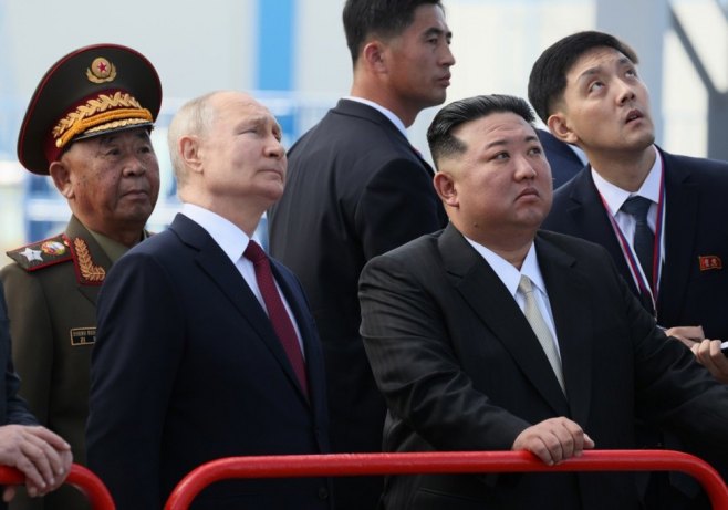 Putin i Kim DŽong Un (Foto: EPA-EFE/MIKHAIL METZEL/SPUTNIK/KREMLIN POOL MANDATORY CREDIT) Putin i Kim DŽong Un (Foto: EPA-EFE/MIKHAIL METZEL/SPUTNIK/KREMLIN POOL MANDATORY CREDIT) -